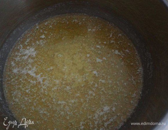 Сливочное масло перед добавлением в тесто растопить.