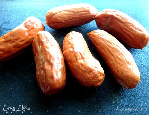 Понадобится упаковка баварских колбасок.