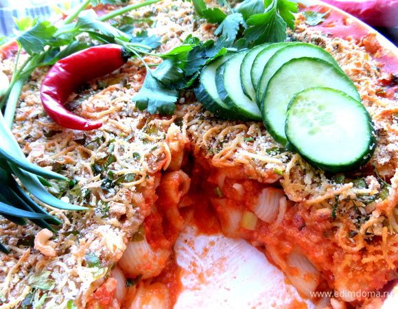 Для порции стараемся взять одну колбаску с гарниром из пасты в томате.