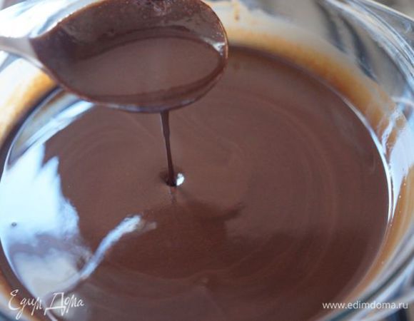 Добавить жидкий мед (без кристаллов), специи, хорошенько размешать.