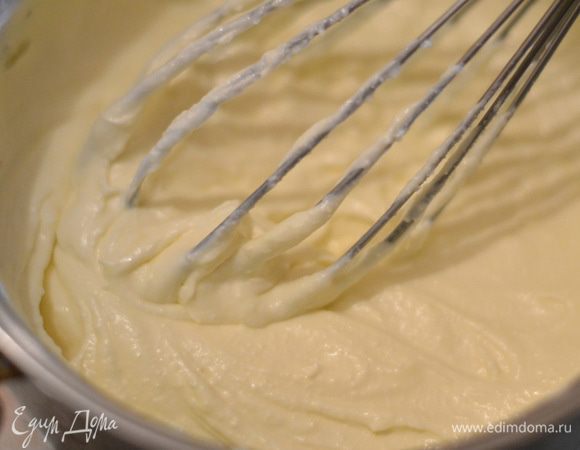 Взбивать интенсивно до кремообразного состояния и пышности.