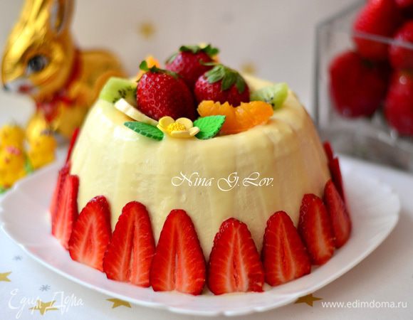 Можно залить верхушку белым шоколадом, серединку засыпать фруктами, украсить также фруктами и  бока.