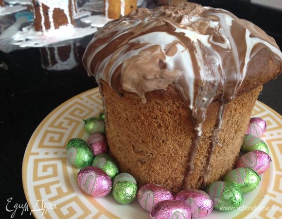 Остудите и украсьте. Я полила растопленным шоколадом.