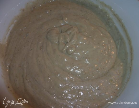 Сливки взбить.
Халву размять вилкой.
Добавить к сливкам, перемешать.
Соединить с заварным кремом.