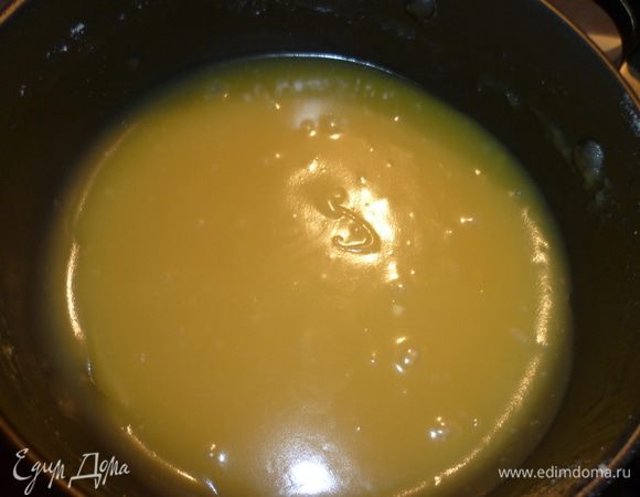 Тулипное тесто:

Масло растопить с сахарной пудрой (можно заменить на обычный сахар). 
Добавить сок цитрусов.
Ввести просеянную муку (поэтапно, тщательно вымешивая, чтобы не было комочков).
По консистенции тесто получается как карамель.
Убрать в холод на несколько часов, лучше на ночь.


NB! Теста получается много, можно смело сокращать количество ингредиентов в два раза.