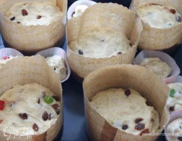 Выложить тесто в формы на 1/3 оставить еще на 30 минут в теплом месте.