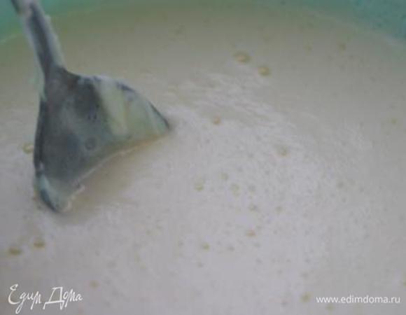 Добавить сметану, перемешать.