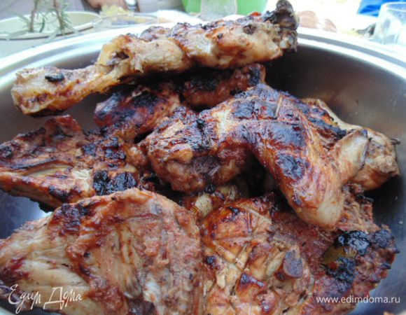 А еще очень вкусная и ароматная получилась курица по рецепту Вики Ла Ванды в остром томатно-яблочном маринаде. Советую всем!!