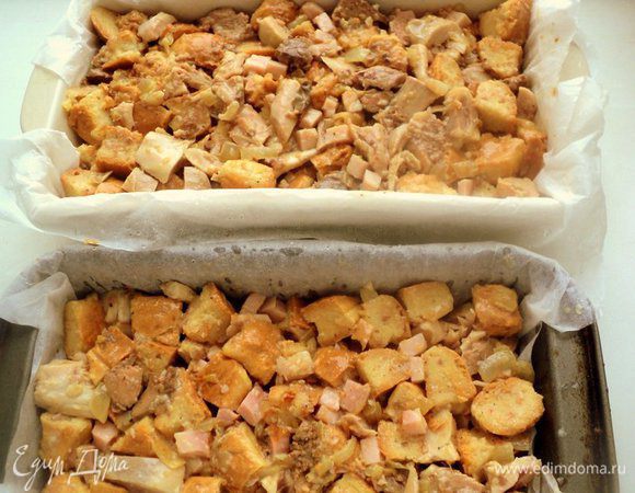 Две формы размером 10х20см  застелить смоченной водой бумагой для выпечки и выложить плотно начинку. Сверху прикрыть свисающими краями бумаги. Запекать при температуре 190 градусов 1 час. Охладить в форме.