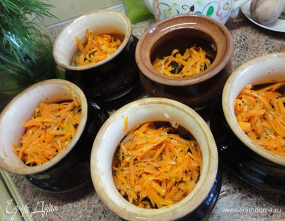 Сверху выложить морковь.