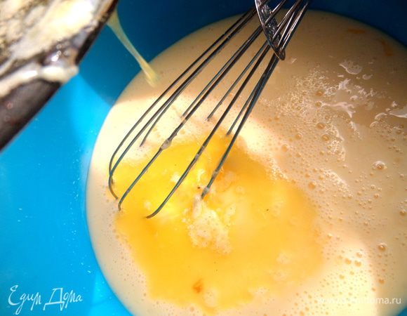 Вылить в тесто...