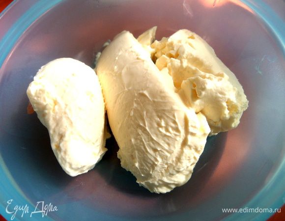 У меня был куплен сыр с йогуртом Creme Bonjour без добавок,но он бывает с зеленью уже продаётся,так очень подойдёт сюда! Можно заменить густой сметаной.