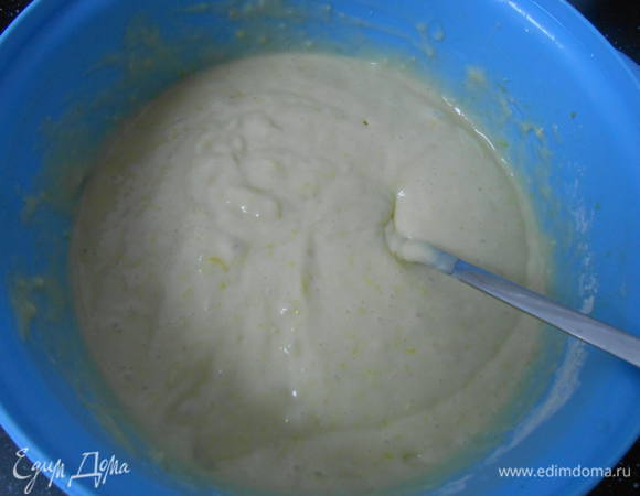 Соединяем сухие и жидкие ингредиенты.