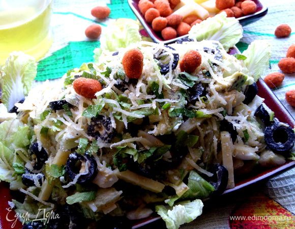 Посыпала салатик штрейзелем сверху,очень уместно он тут оказался)))