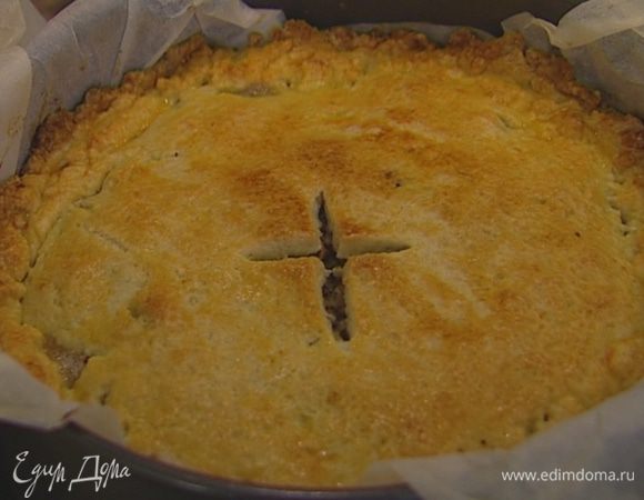 Дать готовому пирогу слегка остыть, затем вынуть из формы.