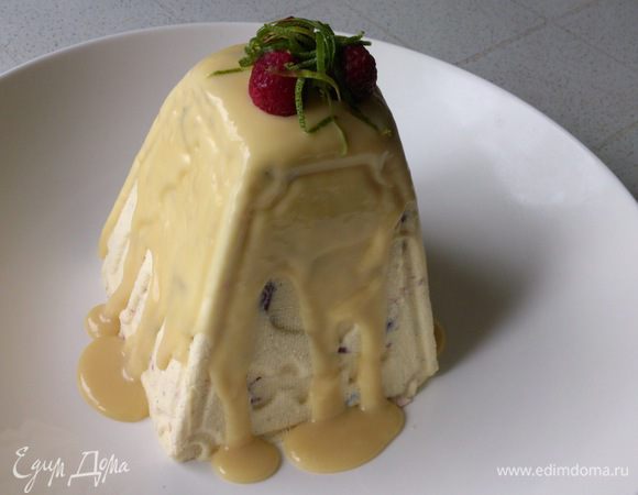 Пасху вынуть перевернуть на тарелку и вынуть из формы. Полить глазурью и украсить по желанию.