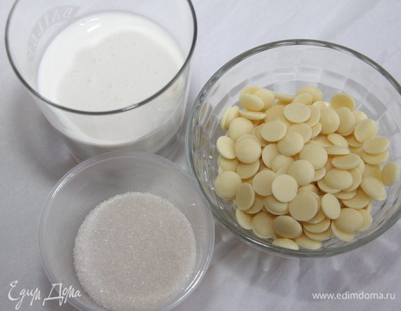 Карамель. Пока торт охлаждается, приготовить карамель. Приготовить сахар, сливки и шоколад.  