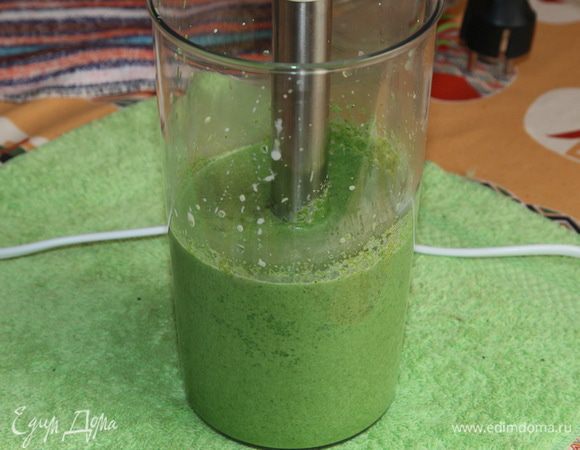 Погружным блендером превращаем все в однородное пюре.