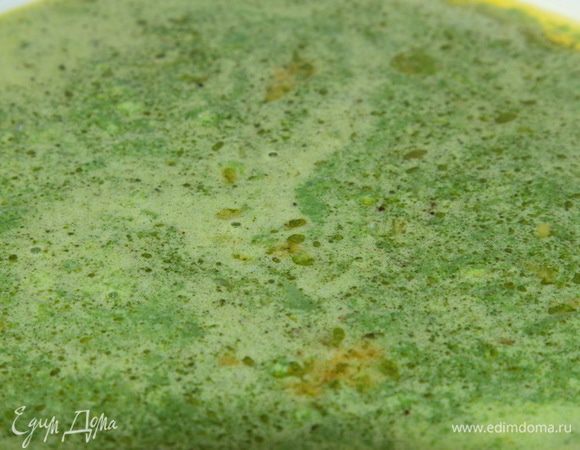 Добавляем в суп, получаем такой насыщенный зеленый цвет. Мне нравится!