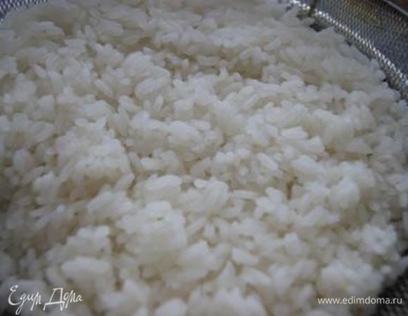 Сварить рассыпчатый рис.