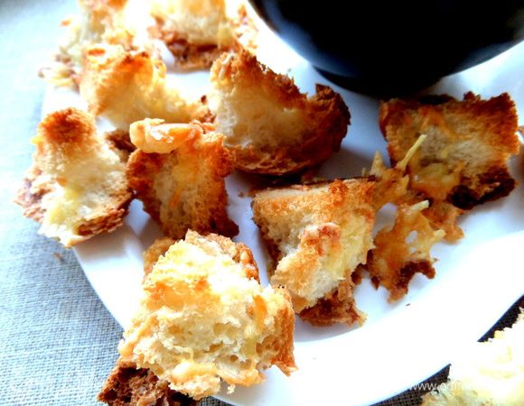 Остальные подаём рядом, чтобы не размокли в супе!