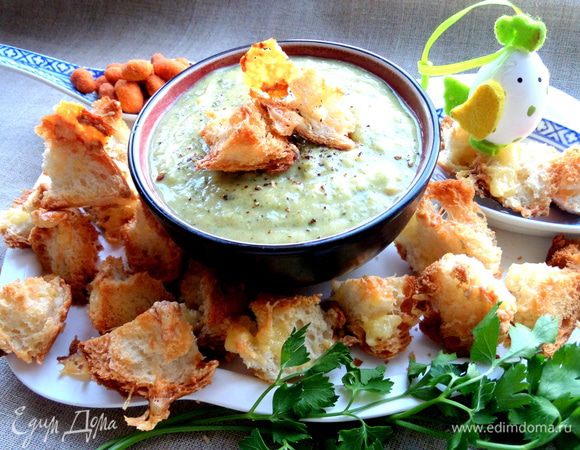 Припорошим суп чёрным перцем и подаём!