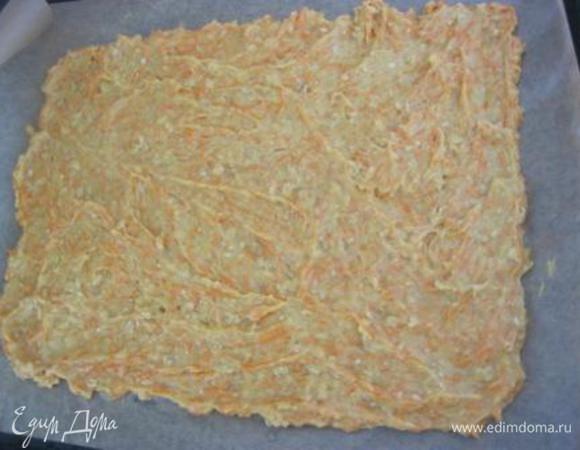 Застелить противень пергаментной бумагой, распределить тесто на противне тонким слоем.
Выпекать при температуре 180 С 5 минут, затем вытащить противень,вырезать формочкой печенье и снова отправить в духовку на 10 минут.
Дать остыть.
* У меня получилось 20 штук.
Когда печенье остынет, соединить кремом.
*Можно склеить попарно или сделать башенки:)
*Печенье и без крема очень вкусное)