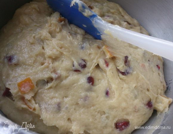 Получаем в результате вот такое нежное и немного вязкое тесто.