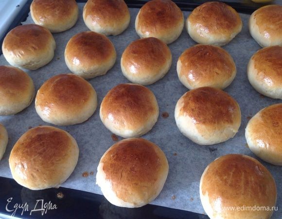 Смазать яйцом и в духовку при 200 градусах на 10-15 минут (смотрите какая у вас духовка)/