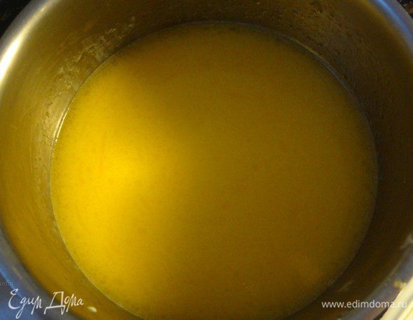 Не забывайте помешивать, чтобы масло разошлось.