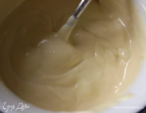 Шоколад растопить на водяной бане и остудить.