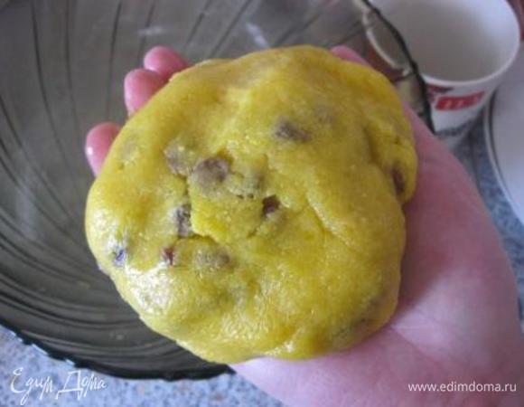 Скатать в шар, обернуть в п.пленку и убрать в холодильник на 1 час.