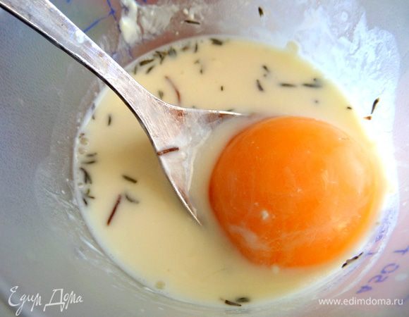 Вбить яйцо и взбить в шейкере.