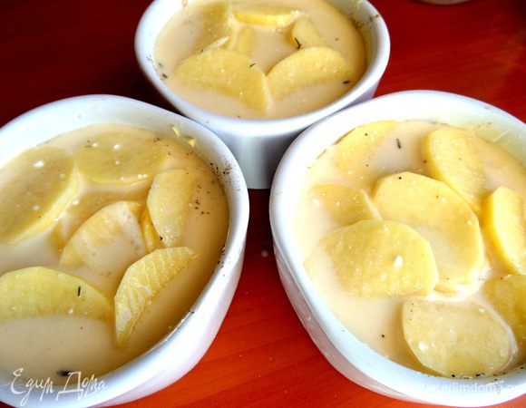 Отправляем запекаться пока без сыра в разогретую до 180* духовку.