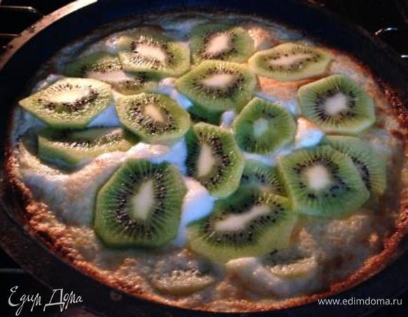 Выложить оставшиеся киви, запечь еще 10 минут при температуре 160 гр.