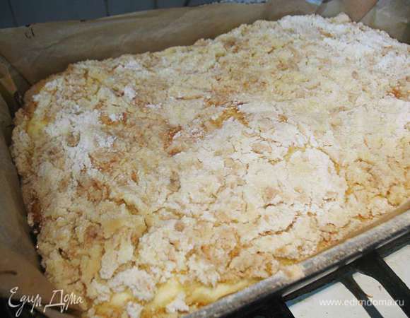 Выпекаем в предварительно разогретой до 180 градусов духовке 40 минут, до золотистой корочки. 