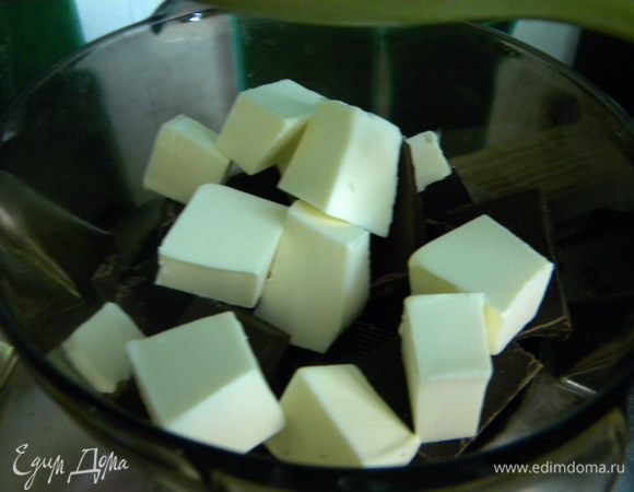 Топим шоколад с  маслом.