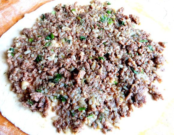 Распределим сверху начинку.