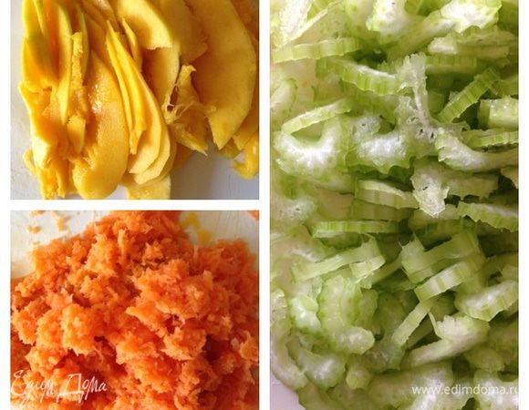 Манго очистить и нарезать ломтиками. Морковь натереть на мелкой терке. Стебли сельдерея тонко нарезать.