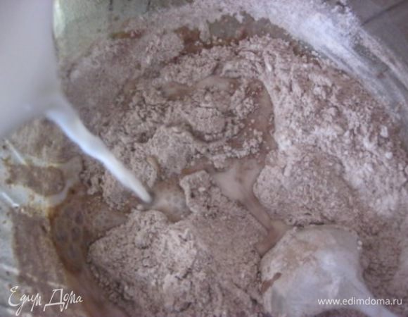 Добавляем теплое молоко ( 1 минутка в мв).