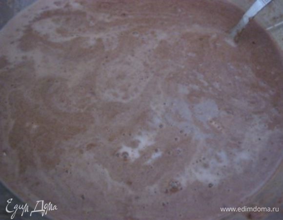 Перемешиваем до однородного состояния.
Выливаем в форму, выпекаем 35-40 минут, при температуре 180 С.