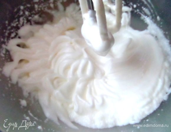 Масса не должна падать в миску со взбивалок.