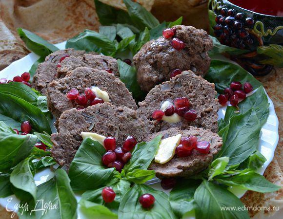 Подают кюфту с небольшими кусочками сливочного масла, зеленью и зёрнами граната. Очень вкусно, если завернуть кусочек кюфты в лист армянского лаваша, вместе с зеленью!! Ну очень вкусно! Обязательно попробуйте!