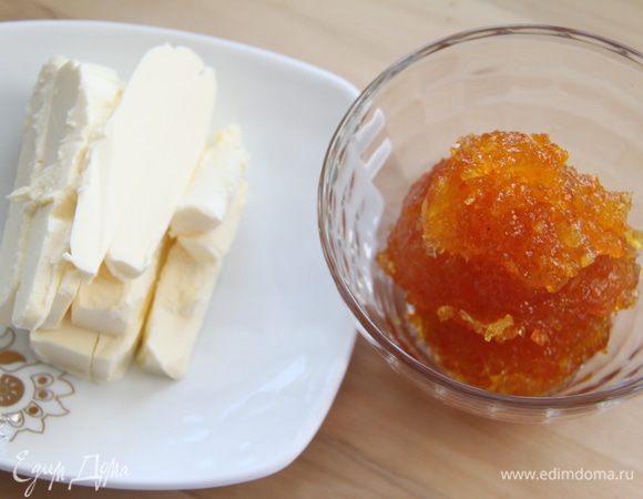 Для начинки: сливочное масло и апельсиновый джем. 