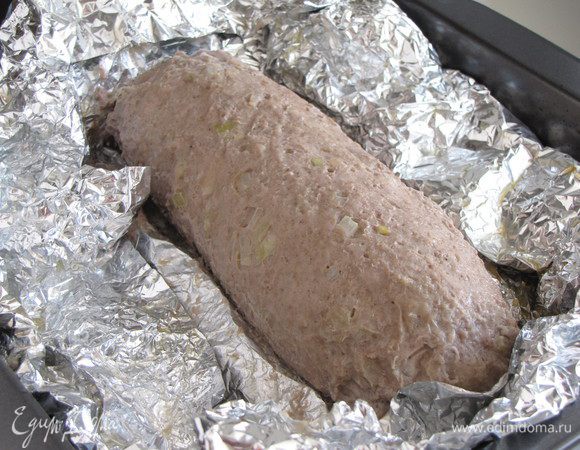 Достать баклажан из духовки, открыть фольгу и запекать без фольги еще минут 10.