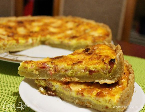 Выпекать в заранее разогретой духовке до 190 градусов 40 минут. Подавать теплым. Приятного аппетита.