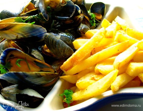 Во Франции такие мидии Вам подадут с жаренным картофелем фри! ))) Но, я Вам настоятельно рекомендую запастись и ломтиками вкусного свежего хлеба, потому что оставить у себя на тарелке ТАКОЙ соус равносильно преступлению! ;)))