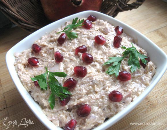 Очень вкусное сациви у Маруси BUVDEVSKAYA  Ссылка
http://www.edimdoma.ru/retsepty/65580-satsivi-iz-kuritsy-s-orehovym-maslom  Спасибо ей большое!!!!
