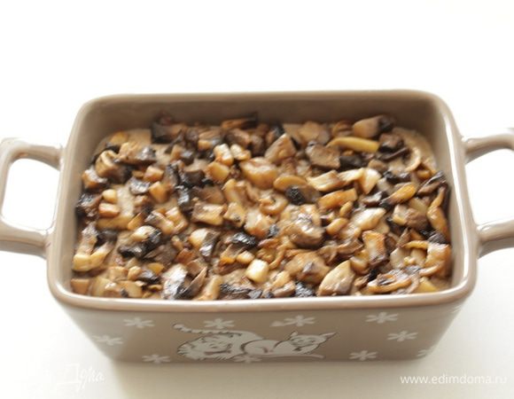 Выложить грибы на паштет. Остудить.