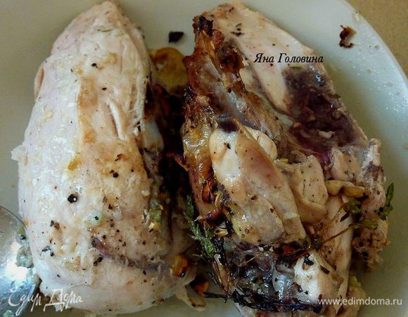 Запекать 25 минуть , выложить грудки на тарелку и отложить в сторону.
